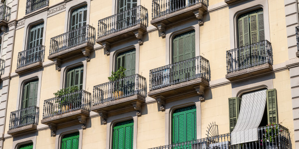 Pintar Fachadas y Patios de Luces de Comunidades Vecinos / Propietarios en Torrejón de Ardoz · Reparación y Preparación de Superficies