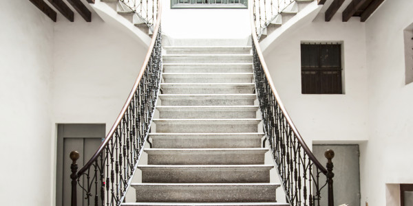 Rehabilitación y Restauración de Fachadas en Torrejón de Ardoz · Pintado de Escaleras, Patios Interiores, Patios de Luces, Ascensores